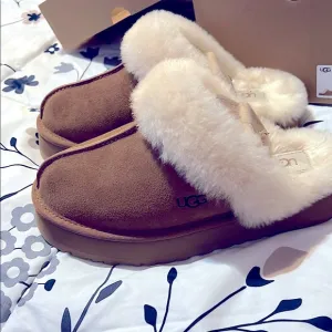 UGG Women's Tan Slippers with Cream Fur NIB