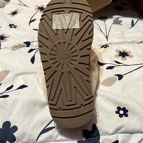 UGG Women's Tan Slippers with Cream Fur NIB