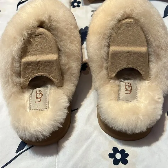 UGG Women's Tan Slippers with Cream Fur NIB