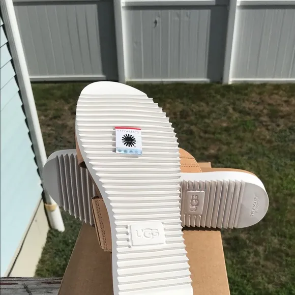UGG Zyle slide