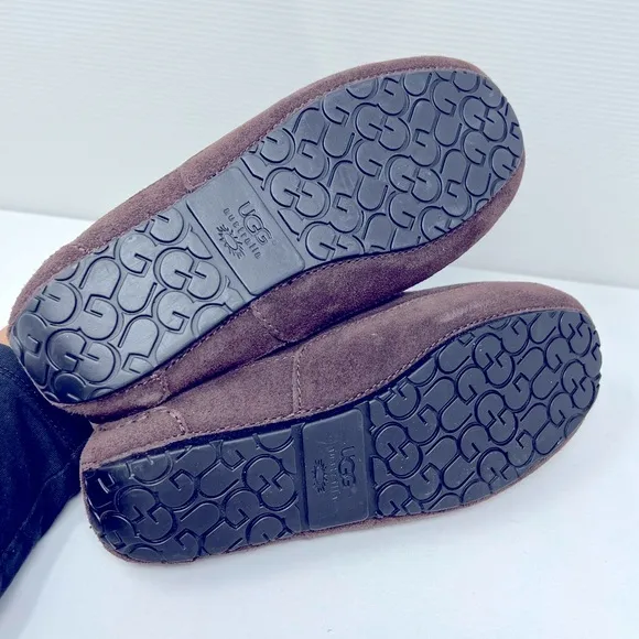 UGG**Ascot Brown Suede Unisex Slippers**US 4 $95