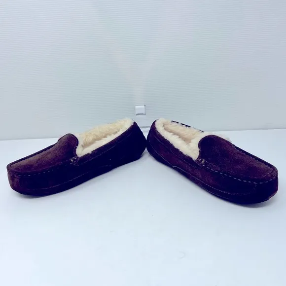 UGG**Ascot Brown Suede Unisex Slippers**US 4 $95