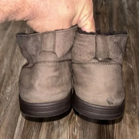 UGG leather upper  lace up mens shoes faux fur inside size 15.