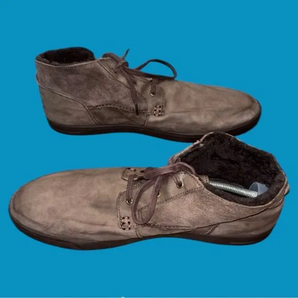 UGG leather upper  lace up mens shoes faux fur inside size 15.