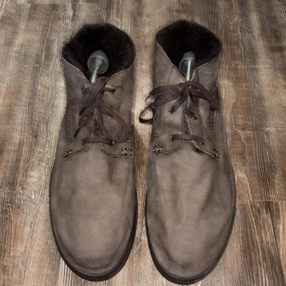 UGG leather upper  lace up mens shoes faux fur inside size 15.