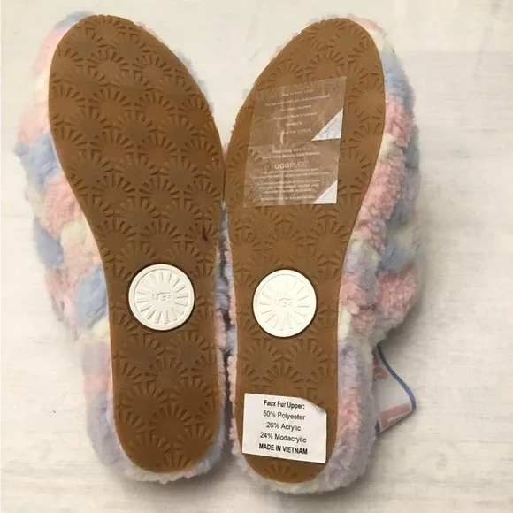 UGGS SLIPPERS