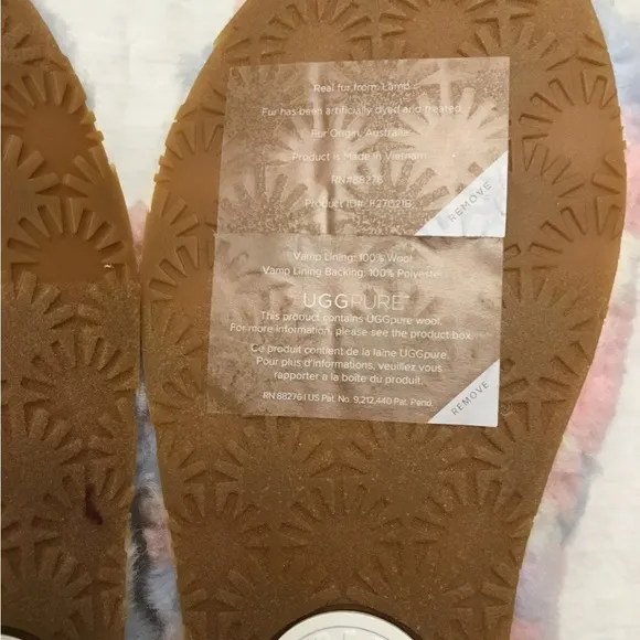 UGGS SLIPPERS