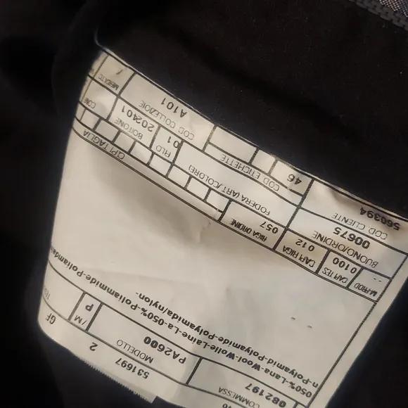 Ultra trendy wide legged designer dress trousers. Quiet luxury. Armani!¡