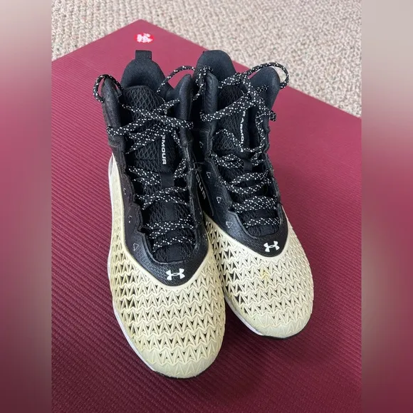 Under Armour High Top Spikes Cream and Black Size 8 Lace Up Sports Shoe