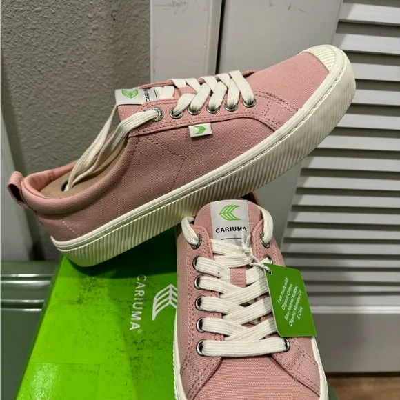 Unisex sneakers women’s 11 men’s 9