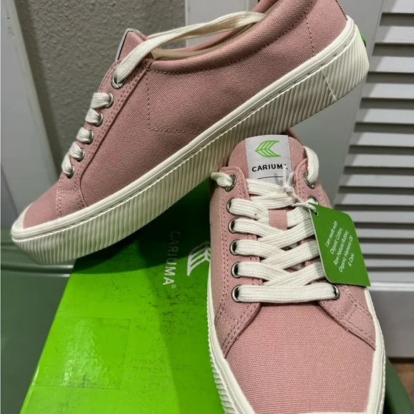 Unisex sneakers women’s 11 men’s 9
