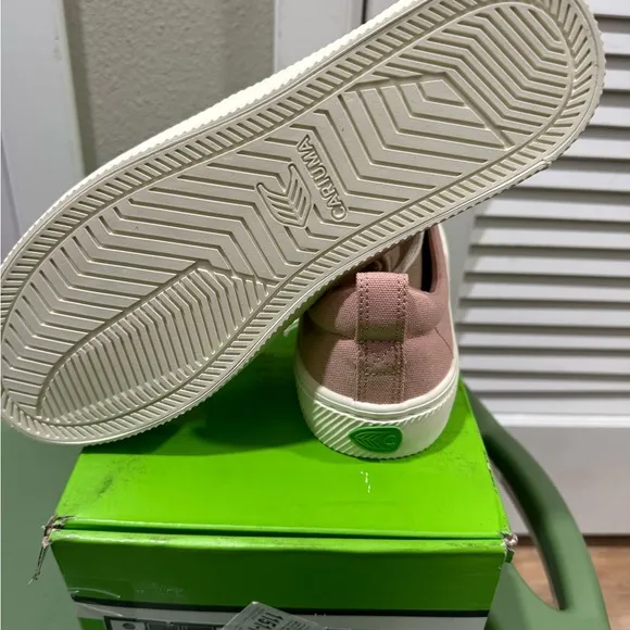 Unisex sneakers women’s 11 men’s 9