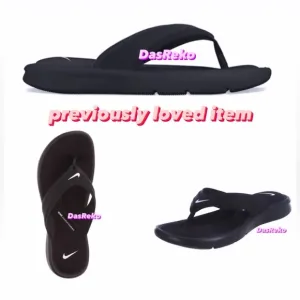 USED WMNS SIZE 10 NIKE ULTRAS COMFORTS THONGS TRIPLE BLACKS WHITES FOOTBEDS