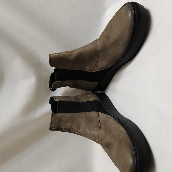 Vagabond Shoemakers Nubuck Distressed Pull-on Ankle boots (w size 37)