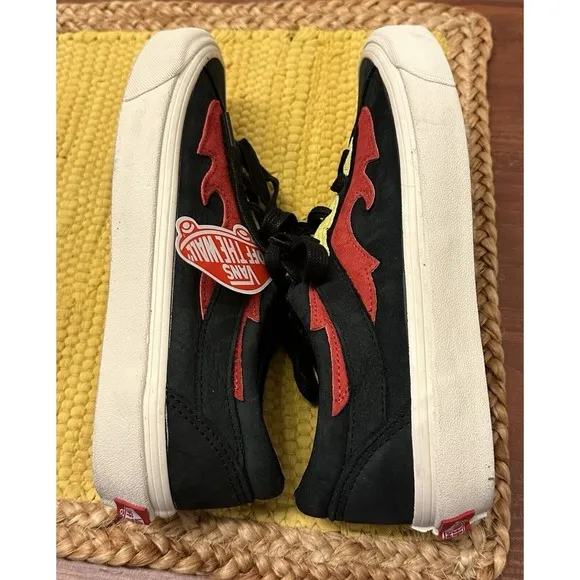 Vans Bold Flamethrower Black Red Sneakers Men 6 UltraCush Suede Fire NWOT