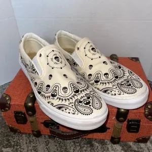 Vans Classic Slip-On Men's Size 12  RARE Skull Bandanna Design Cream Good