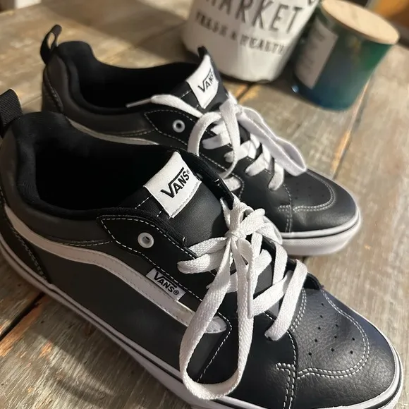 Vans Men's Black and White Sneakers