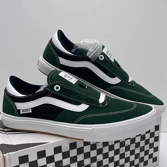 Vans Men's Green and Black Sneakers Gilbert CrockeDark Green/WhiteVN0A5JIFDGY