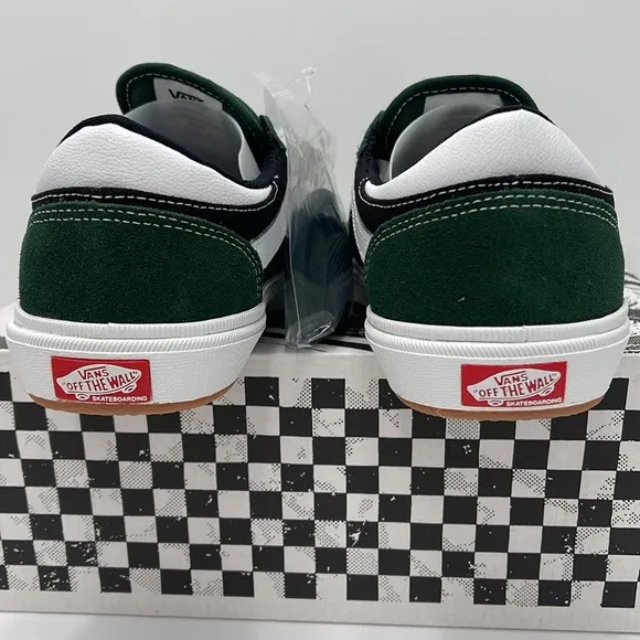 Vans Men's Green and Black Sneakers Gilbert CrockeDark Green/WhiteVN0A5JIFDGY