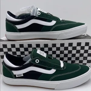 Vans Men's Green and Black Sneakers Gilbert CrockeDark Green/WhiteVN0A5JIFDGY