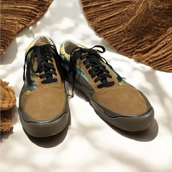 Vans Men’s MoMA Old Skool Twist Salvatore Dali Casual Sneaker.