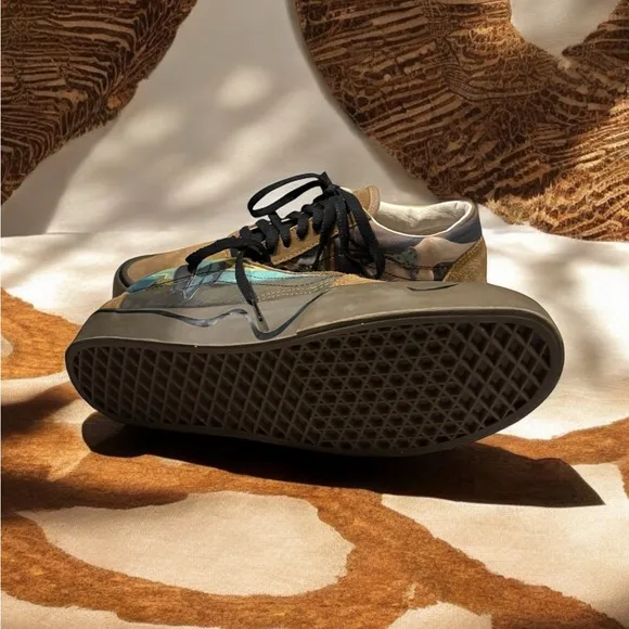 Vans Men’s MoMA Old Skool Twist Salvatore Dali Casual Sneaker.