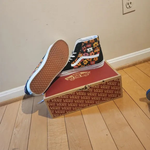 VANS SK8-HI Flower Black High Top Canvas Suede Sneakers.