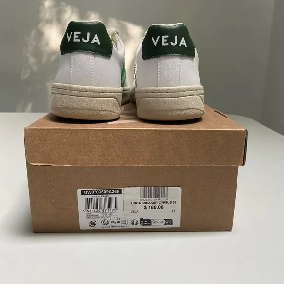 Veja Women’s Urca Sneaker in White/Leaf/Cyprus sz 36EU/5US New in Box