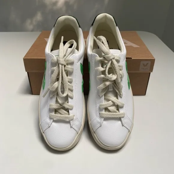 Veja Women’s Urca Sneaker in White/Leaf/Cyprus sz 36EU/5US New in Box