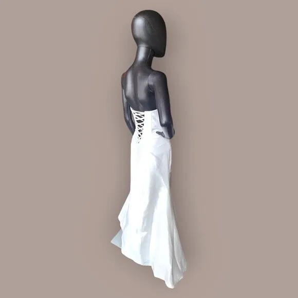 Venus White Taffeta Minimalist Fitted Wedding Gown - NWT