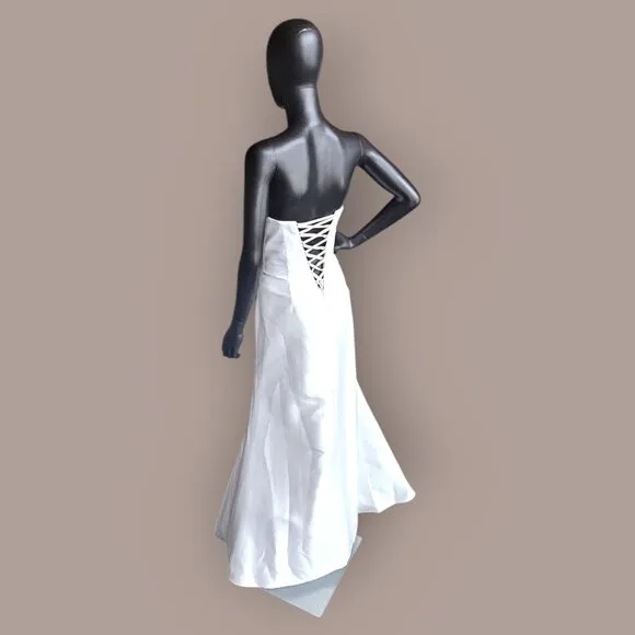 Venus White Taffeta Minimalist Fitted Wedding Gown - NWT