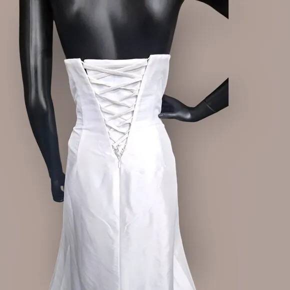 Venus White Taffeta Minimalist Fitted Wedding Gown - NWT