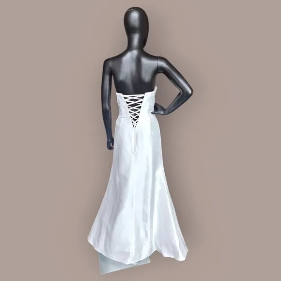 Venus White Taffeta Minimalist Fitted Wedding Gown - NWT