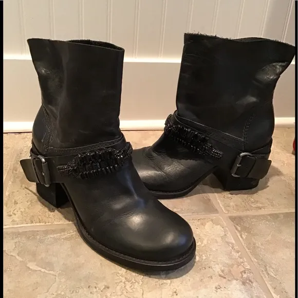 Vera Wang Lavender Label. Leather Moto Ankle Boots 10