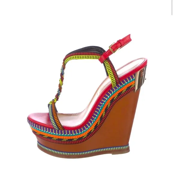 Vero Cuoio Red and Black Wedge Sandals with T-Strap Design