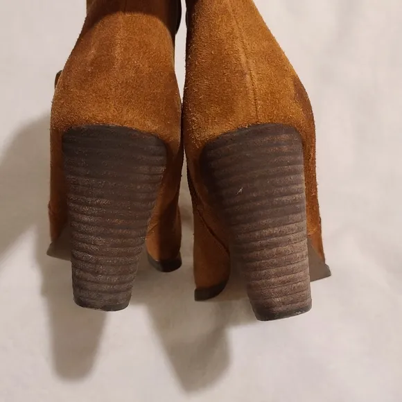 Very Volatile Kolt Tan Suede Leather Ankle Boots Stacked heel Size 7.5
