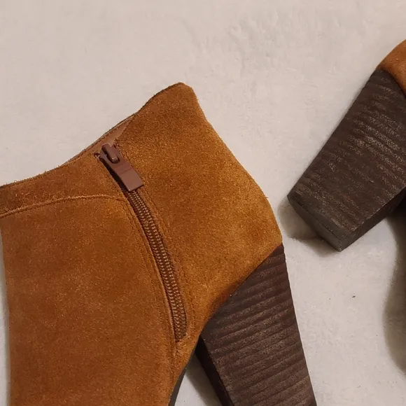 Very Volatile Kolt Tan Suede Leather Ankle Boots Stacked heel Size 7.5