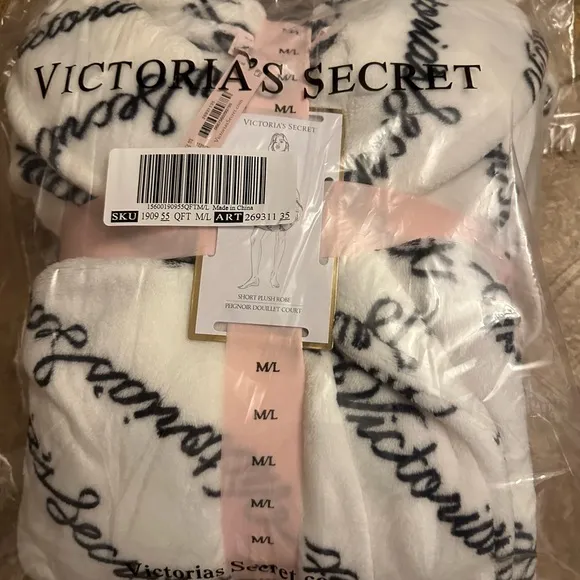 Victoria’s Secret short cozy white black signature robe slippers medium large