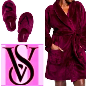 VICTORIA'S SECRETShort Cozy Robe &amp; Matching Closed Toe Faux Fur Slipper