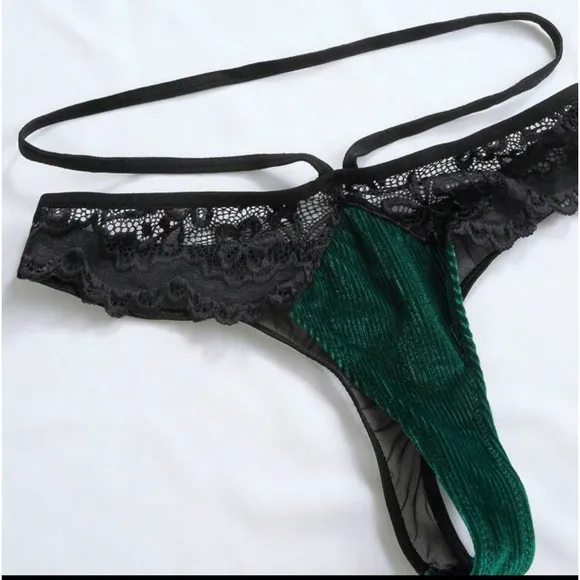 Victoria's SecretShort Cozy Robe, Slippers &amp; Lingerie Set NWT