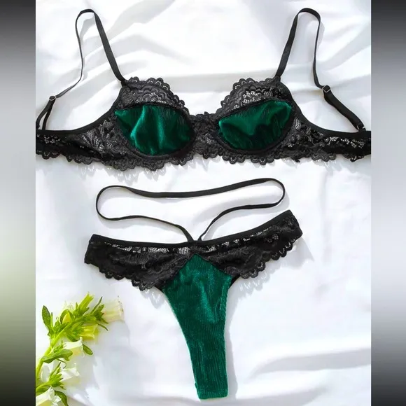 Victoria's SecretShort Cozy Robe, Slippers &amp; Lingerie Set NWT
