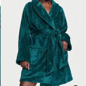Victoria's SecretShort Cozy Robe, Slippers &amp; Lingerie Set NWT