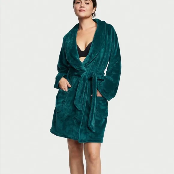 Victoria's SecretShort Cozy Robe, Slippers &amp; Lingerie Set NWT