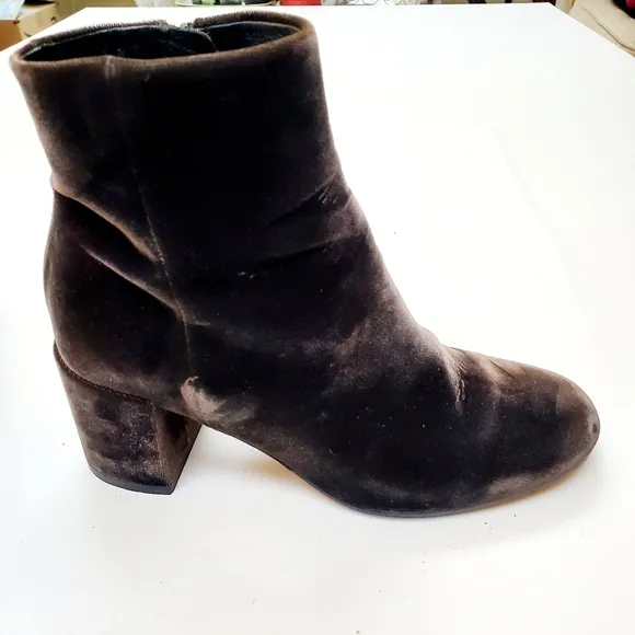 Vince 'BLAKELY' VELVET ANKLE BOOTS size 7.5