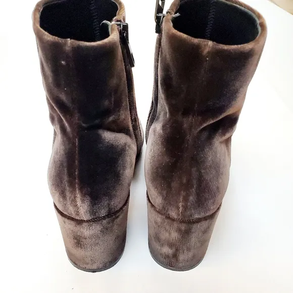 Vince 'BLAKELY' VELVET ANKLE BOOTS size 7.5