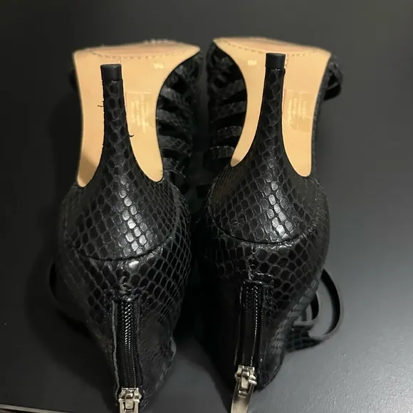 Vince Camuto Black Snakeskin Leather Strappy D’Orsay Heeled Sandals Size 8 Heels