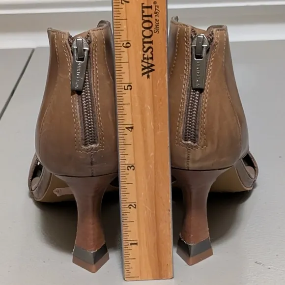 Vince Camuto leather Jesilia Square Open-Toe Booties size 7M kitten heel…