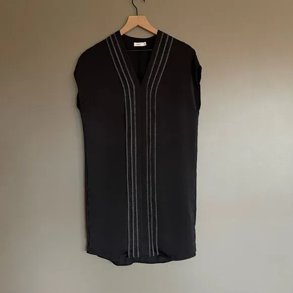 Vince Embroidered Front V-Neck Shift Dress Black Size 4 Minimalist Relaxed Fit