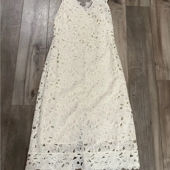Vince Noveau Lace Sheath Cream Dress. Lined.  Quiet Luxury