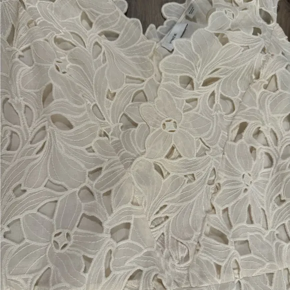 Vince Noveau Lace Sheath Cream Dress. Lined.  Quiet Luxury